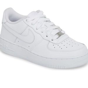 Women’s size 8 AF1’s. BRAND NEW. NEVER WORN.